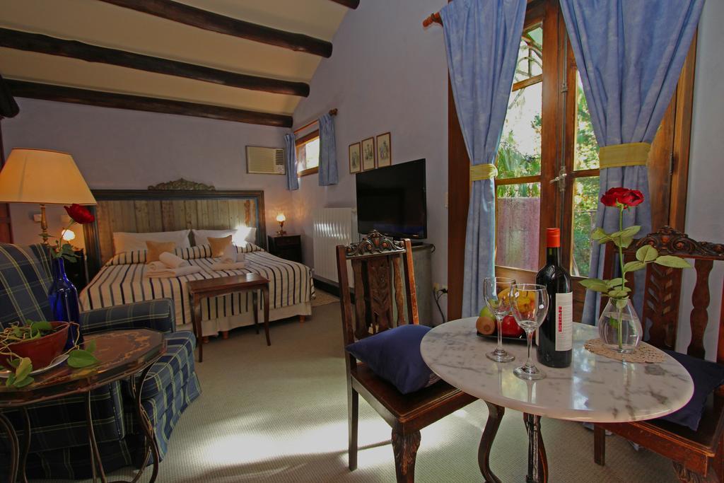 Отель Casa Glebinias Чакрас-де-Кория Экстерьер фото